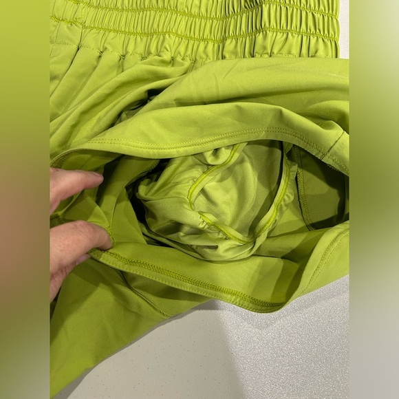 Nike Women's XS One Dri-FIT Ultra High-Waisted 3" Brief-Lined Shorts Green NWT - Picture 4 of 11